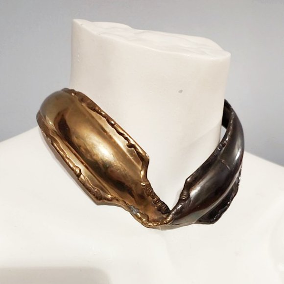 1980s True Vintage Twisted Brass and Oxidized Large Metal Choker Collar Necklace - Picture 2 of 7